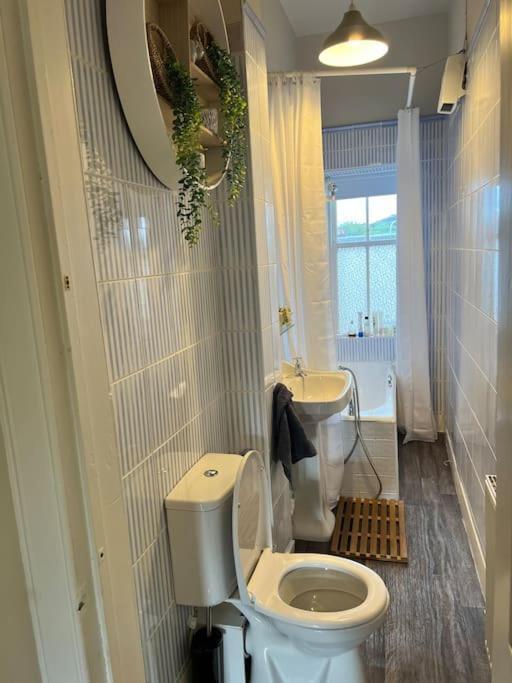 Beautiful Traditional Flat In The Center Of Largs. ภายนอก รูปภาพ