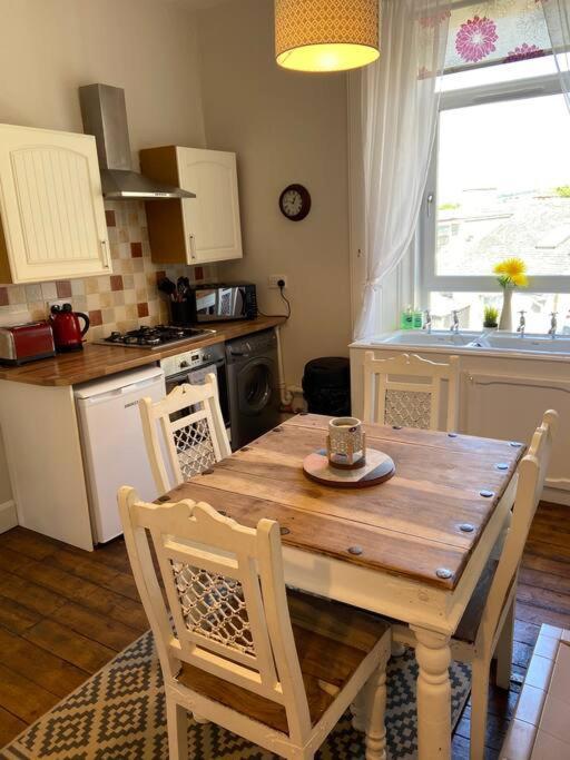 Beautiful Traditional Flat In The Center Of Largs. ภายนอก รูปภาพ